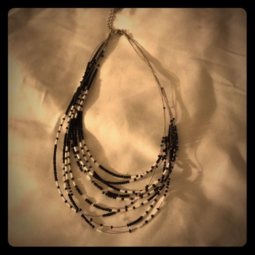 Necklace Black and White